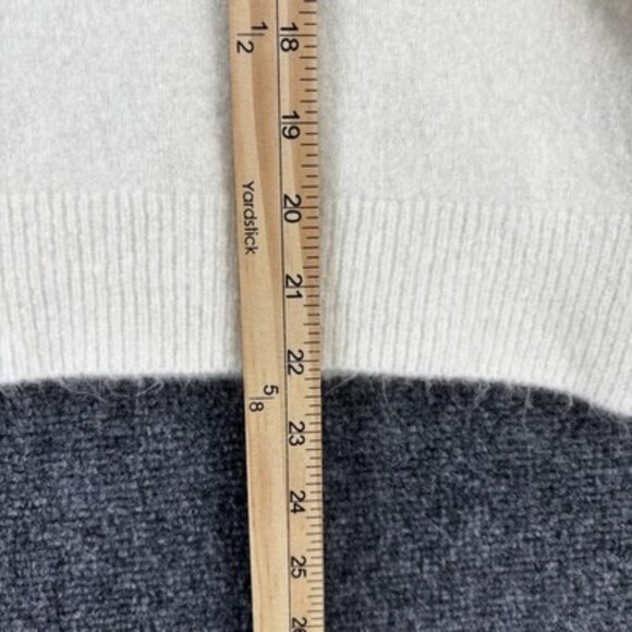 Rails Kana Sweater Off White Gold Stars Women’s XS Quiet Luxury Preppy - Picture 8 of 10